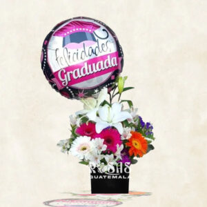 Arreglo de flores y globo de graduacion