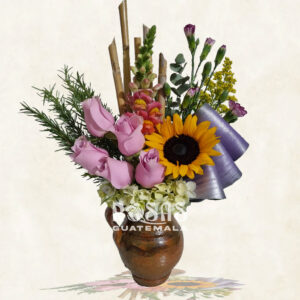 Arreglo floral con rosas y girasoles